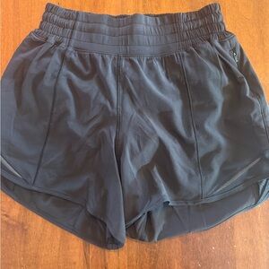 lululemon hotty hot  Shorts 4"